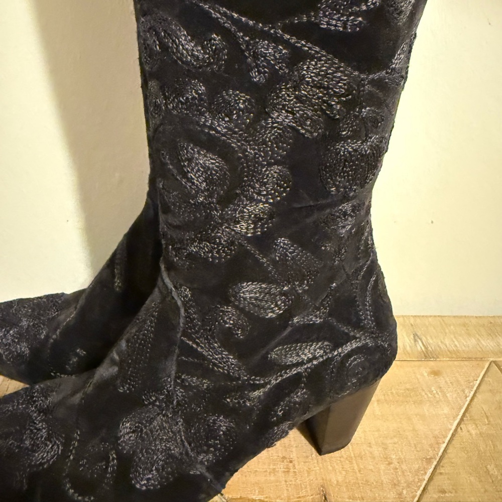 Vintage Artemis Velvet Floral Embroidered Boho Boot